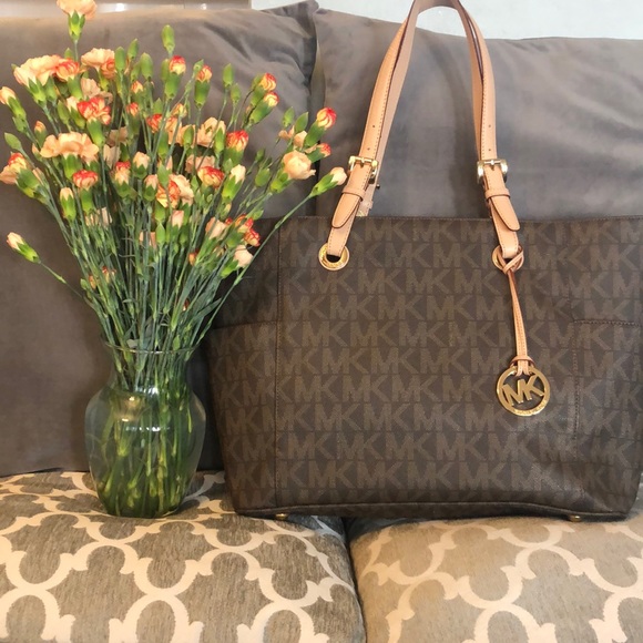 Michael Kors Handbags - ✨Host Pick✨ Large Authentic Michael Kors 🤎